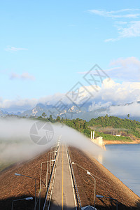 泰国大坝美丽的景观棕色绿色力量薄雾发电机爬坡水库活力山脉水电图片
