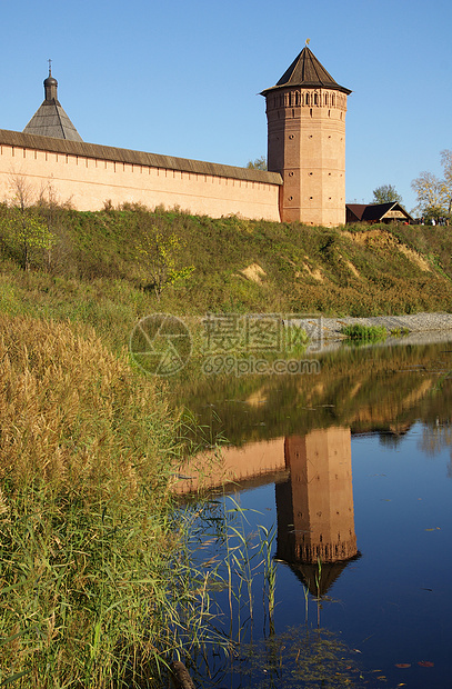 俄罗斯苏兹达尔市的景象宗教穹顶金戒指旅游地标寺庙花园土地城市旅行图片