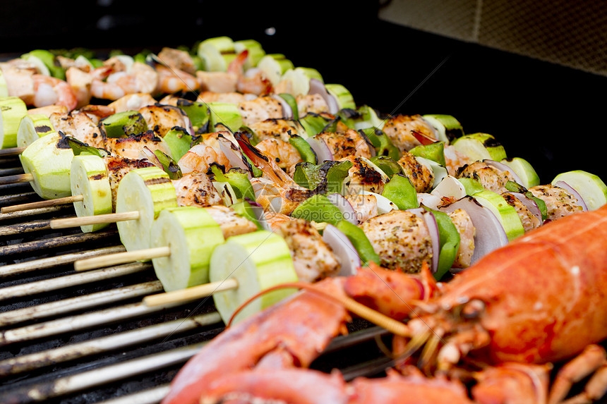 沙门扭曲器和龙虾BBQ野餐蔬菜美味尾巴烧烤海鲜香料烹饪胡椒洋葱图片