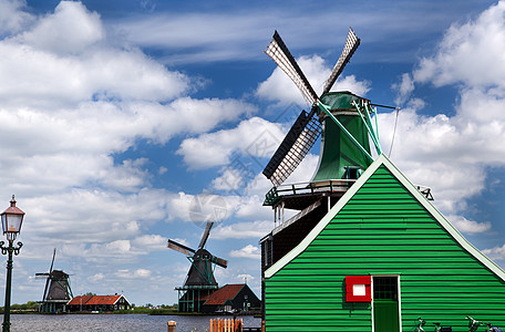 荷兰羊角村的风车活力乡村晴天天空蓝色灯笼绿色农村村庄环境背景