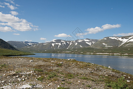 亚极乌拉尔远足山脉岩石荒野天空顶峰石头土地蓝色旅行图片