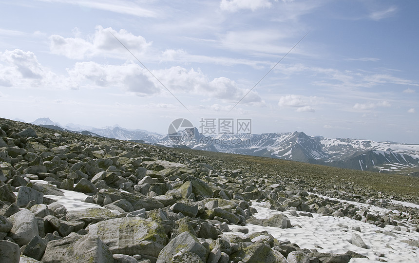 乌拉尔山远足岩石风景荒野蓝色旅行阴霾山脉纱布场景图片
