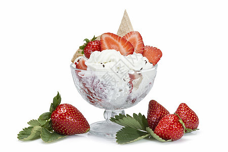 冰淇淋加草莓餐厅甜点水果奶制品杯子圣代饮食饼干奶油树叶图片