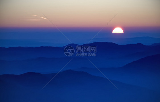 日落风景登山环境太阳阳光高地旅游天空地块丘陵图片