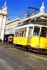 里斯本Tram街景城市旅行运输电车市中心黄色有轨电车场景街道图片