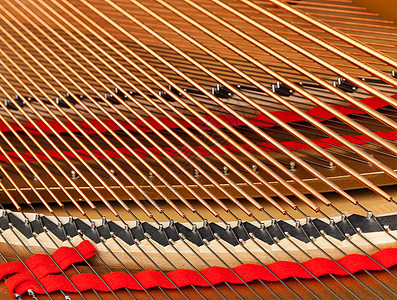 大钢琴室内带弦的音响锤子细绳声学水平木头钉子乐器音板音乐会宏观图片