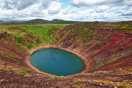 克朗id陨石绿色地标蓝色红色蓝晶圆形火山天空风景图片