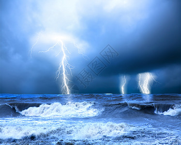 海上雷雨暴风雨和海上的雷电背景