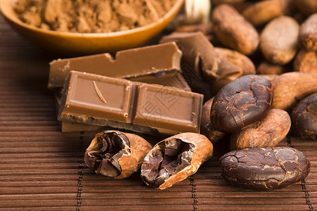 巧克力扁豆可可可可豆和巧克力味道粮食盘子宏观种子食物香料甜点烹饪可可背景