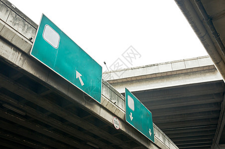 桥桥高路口的信号板图片