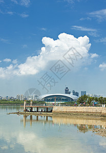 现代城市 深圳 中国的周末生活花岗岩石头休息背景图片