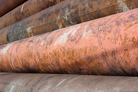 一批老旧的生锈金属管水管管子气体抽水石油环境金属平行线技术工业图片
