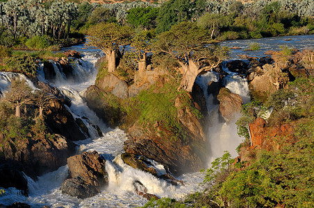 安哥拉和纳米比亚边界的Epupa瀑布红色洪水岩石彩虹悬崖戏剧性巨石急流苦烯科兰图片