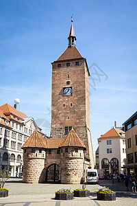德国纽伦堡巴伐利亚塔历史建筑石头城市蓝色天空手表图片