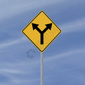 前面的叉路金属决策天空黄色警告钻石概念路标岔路蓝色图片
