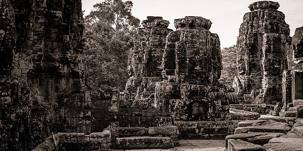 柬埔寨吴哥的Bayon寺庙雕刻地标宗教旅行佛教徒废墟文化考古学世界雕塑建筑图片