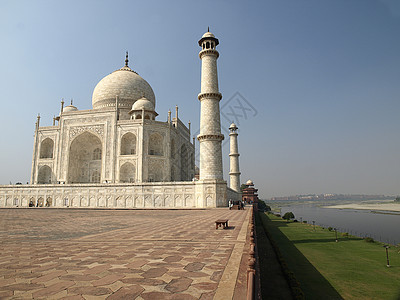 Yamuna河岸上的Taj Mahal图片