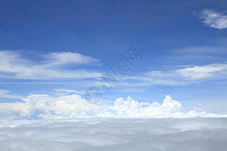 云上方的飞机翅膀土地衬垫气氛太阳假期引擎航班商业技术图片