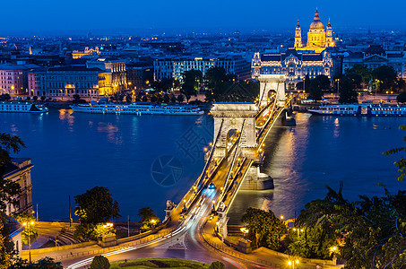 Szechenyyi连链桥和多瑙河 布达佩斯图片