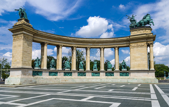 布达佩斯的英雄广场旅游旅行正方形柱子纪念馆雕像王国雕塑建筑学图片