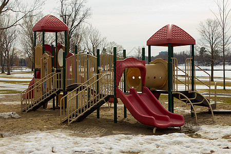 公园中的游戏结构背景图片