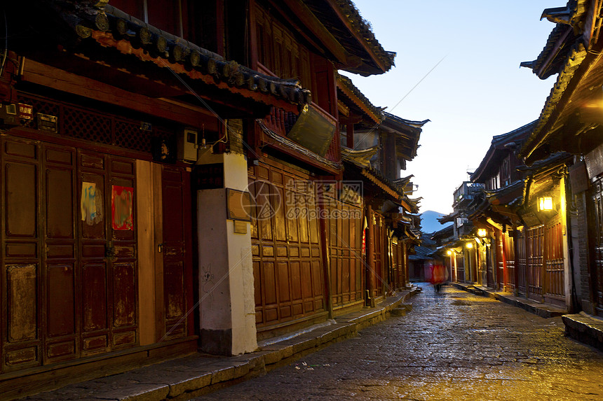 清晨在中国的里江老城木头窗户历史文化世界旅游流动旅行热带大雁图片