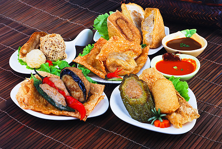 美味的亚洲菜绿色食物油炸客家人辣椒美食红色永头图片