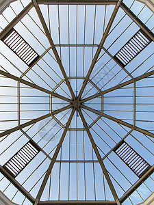 玻璃天花板城市八角形购物中心商业建筑窗户天空蓝色建造办公室背景图片