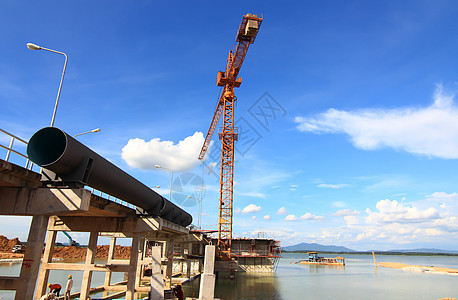 背景有起重的建筑工地力量工作气体螺栓工程工业财产化学品天空燃料图片