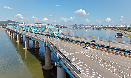 首尔汉河桥天空路面运输蓝色铜雀城市桁架景观民众全景图片