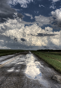 萨斯喀彻温危险天空天气风景场景戏剧性雷雨荒野图片