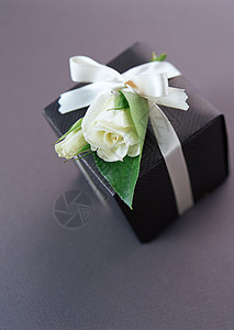 礼品盒念日礼物玫瑰钻石金子奢华庆典珠宝叶子新娘图片