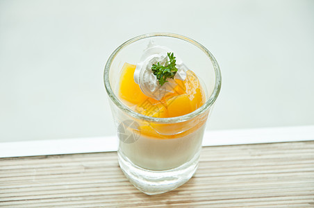 茶桌上的橘子椰子桌子玻璃食物水果美食早餐棉花漩涡叶子味道图片