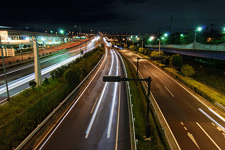 夜夜高速公路金属速度运输黄色天堂反射景观公共汽车蓝色天空图片