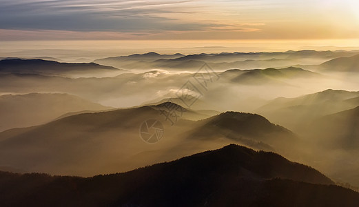 山雾环境生态阳光访问天气高地魔法日落地块旅行图片