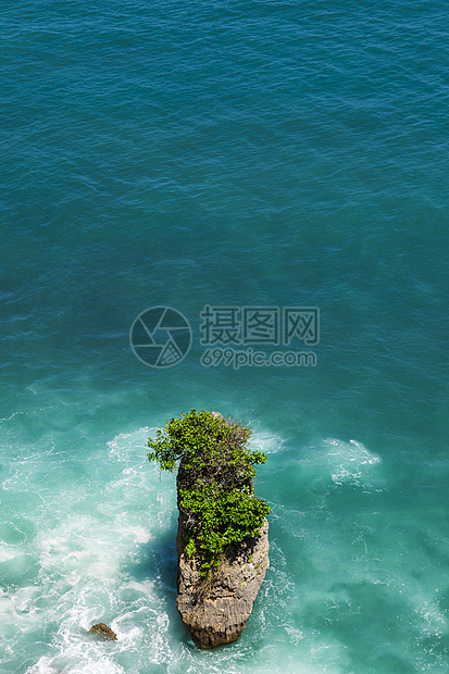 普拉乌卢瓦图庙的岩石海和波浪阳光海洋海滩节日异国石头假期悬崖海景爬坡图片