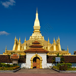 老挝万象的寺庙佛塔黄色地标塔銮金子宗教纪念碑正方形首都图片