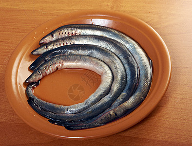 新鲜鱼灯食物盘子笨蛋七眼产品季节石鳗美味脊椎动物图片