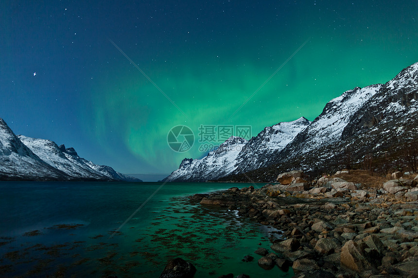 北光 以峡湾反射太阳风冷冻星系星星绿色地磁极光荒野北极星宇宙图片
