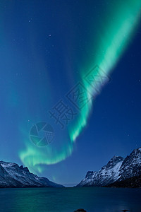 北光 以峡湾反射风地磁宇宙北极星极光星系荒野绿色星星冷冻图片
