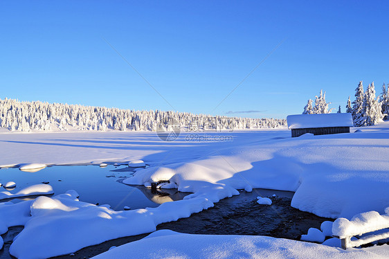 挪威里勒哈默诺德斯特冬季旅游者小屋滑道滑雪阴影图片