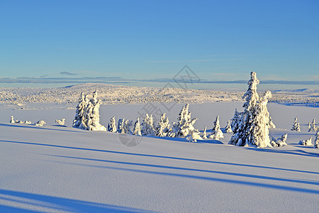 挪威里勒哈默诺德斯特冬季旅游者滑雪阴影滑道小屋图片