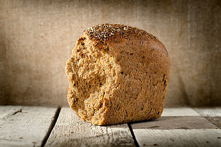 黑麦面包卷食品木头甜包背景亚麻食物包子影棚摄影桌子图片