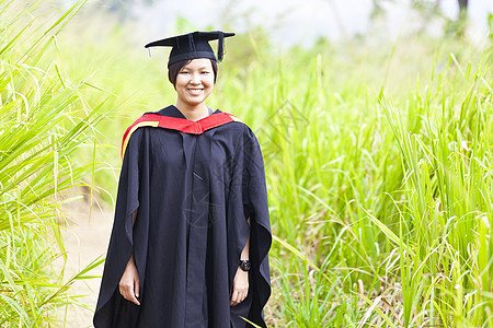 亚裔妇女毕业女孩快乐女性大学教育少数民族冒充女士学校微笑图片