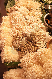 市场上的蘑菇农场蔬菜美食食物竹子植物营养白色橙子烹饪图片