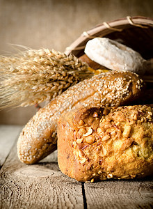 面包 小麦和篮子图片