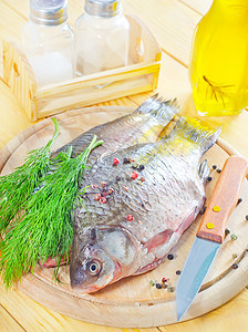 新鲜鲤鱼蔬菜饮食香菜池塘海鲜胡椒海洋食物桌子香料图片