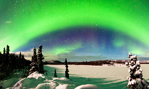 强烈展示北光的北极光场地北极星地区磁性蓝色月亮磁层戏剧性太阳风天文学图片