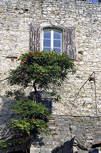 对加德省法国Vezenobres村的观察全景历史性吸引力旅游观光石头文化迷笛建筑爬坡图片