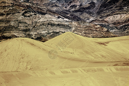 普拉佩维尼山死地Pa全国死亡谷砂岩灌木荒野远景旅行岩石环境石头风景沙漠图片